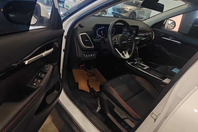 Used Kia Seltos 2023 1.5L CVT Luxury Edition Interior 3