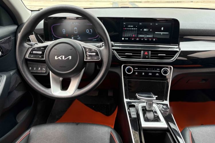 Used Kia Seltos 2023 1.5L CVT Luxury Edition Interior 4
