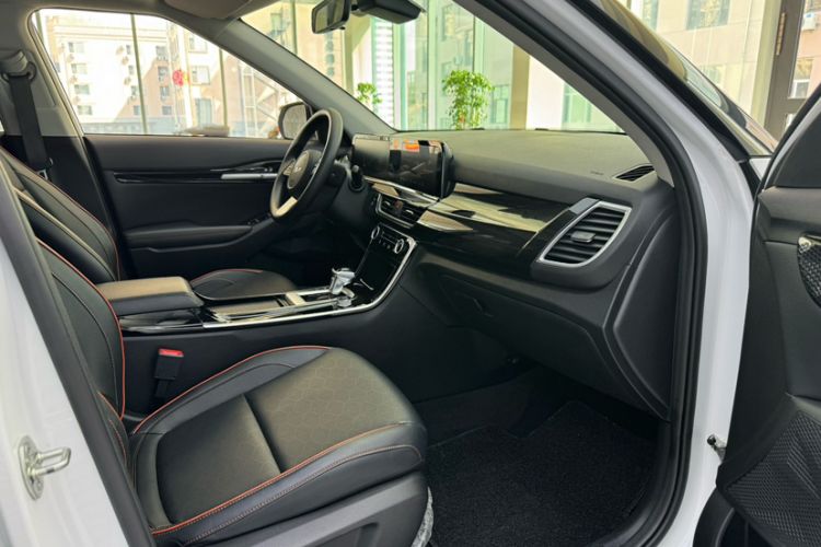 Used Kia Seltos 2023 1.5L CVT Luxury Edition Interior 4