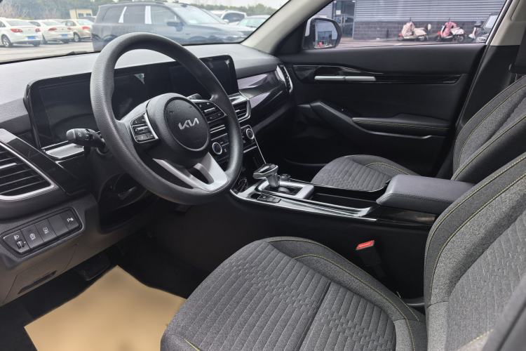 Used Kia Seltos 2023 1.5L CVT Comfort Edition Interior 4