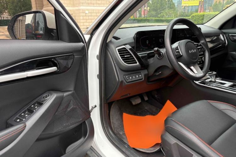 Used Kia Seltos 2023 1.5L CVT Luxury Edition Interior 7