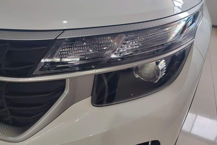 Used Kia Seltos 2023 1.5L CVT Comfort Edition Left Front Headlight