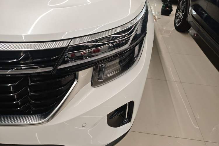 Used Kia Seltos 2023 1.5L CVT Luxury Edition Left Front Headlight