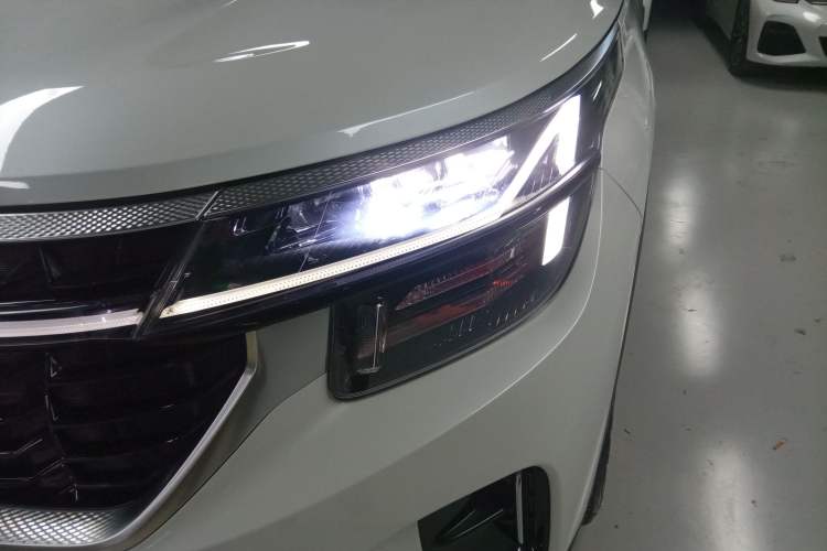 Used Kia Seltos 2023 1.5L CVT Luxury Edition Left Front Headlight