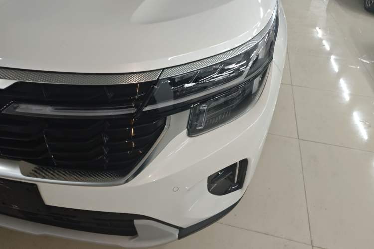 Used Kia Seltos 2023 1.5L CVT Luxury Edition Left Front Headlight