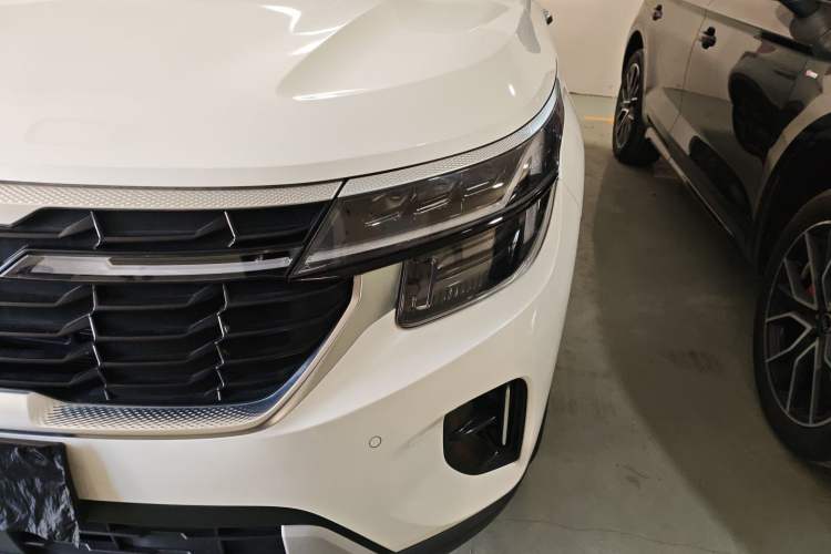 Used Kia Seltos 2023 1.5L CVT Luxury Edition Left Front Headlight
