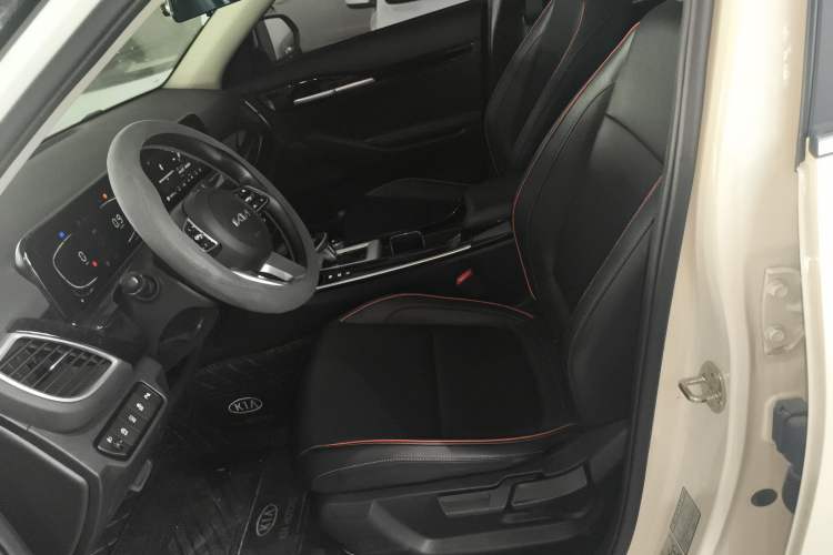 Used Kia Seltos 2023 1.5L CVT Luxury Edition Left Front Seat