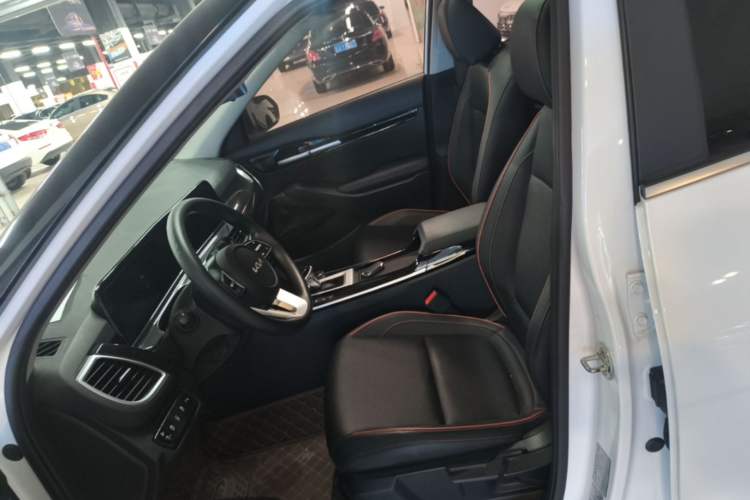 Used Kia Seltos 2023 1.5L CVT Luxury Edition Left Front Seat