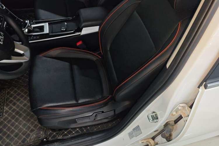 Used Kia Seltos 2023 1.5L CVT Luxury Edition Left Front Seat