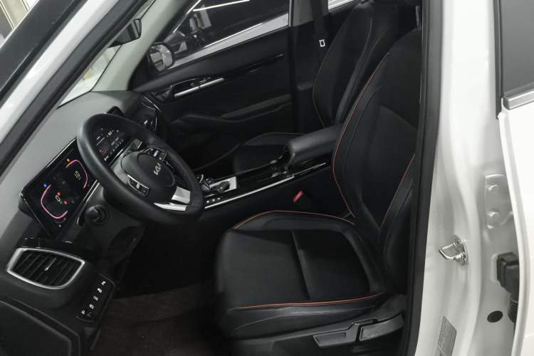 Used Kia Seltos 2023 1.5L CVT Luxury Edition Left Front Seat