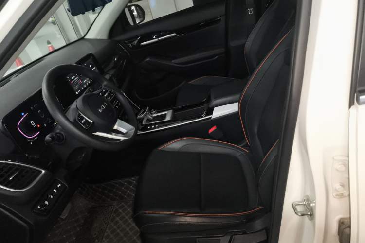Used Kia Seltos 2023 1.5L CVT Luxury Edition Left Front Seat