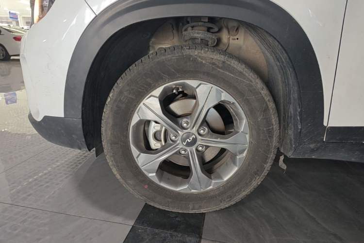 Used Kia Seltos 2023 1.5L CVT Comfort Edition Left Front Wheel Hub