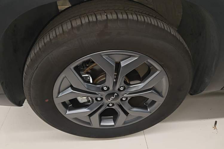 Used Kia Seltos 2023 1.5L CVT Luxury Edition Left Front Wheel Hub
