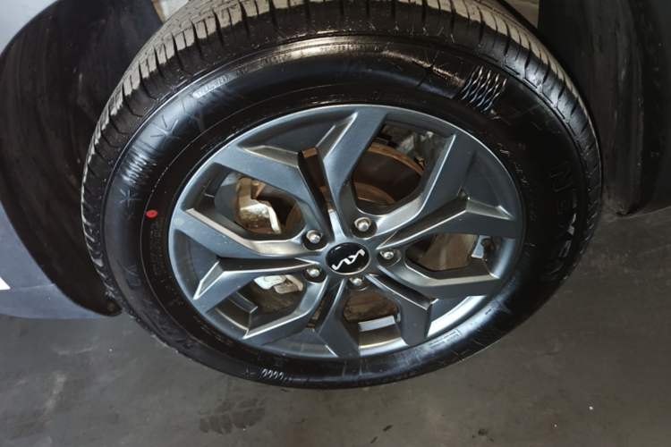Used Kia Seltos 2023 1.5L CVT Luxury Edition Left Front Wheel Hub