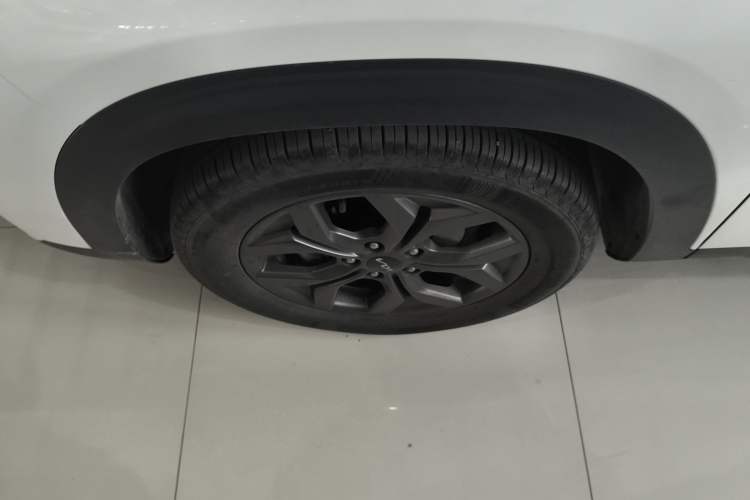 Used Kia Seltos 2023 1.5L CVT Luxury Edition Left Front Wheel Hub