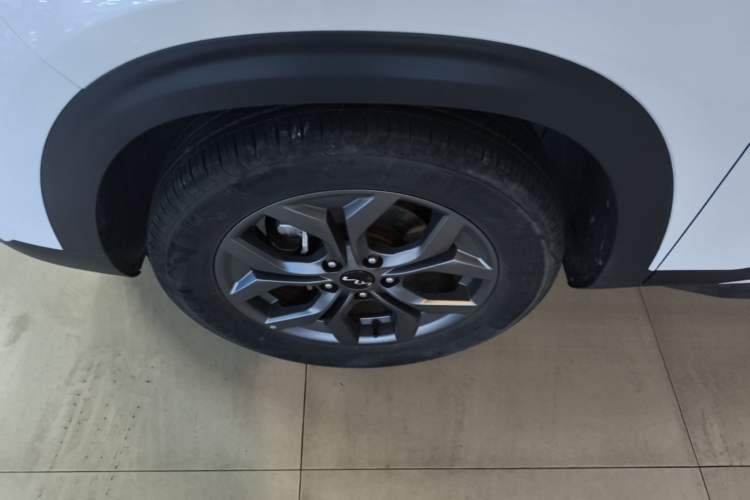 Used Kia Seltos 2023 1.5L CVT Luxury Edition Left Front Wheel Hub