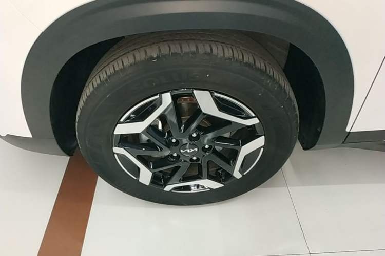 Used Kia Seltos 2023 1.5L CVT Luxury Edition Left Front Wheel Hub