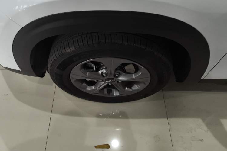 Used Kia Seltos 2023 1.5L CVT Comfort Edition Left Front Wheel Hub