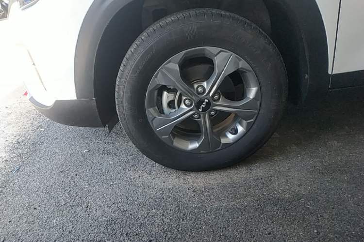 Used Kia Seltos 2023 1.5L CVT Comfort Edition Left Front Wheel Hub