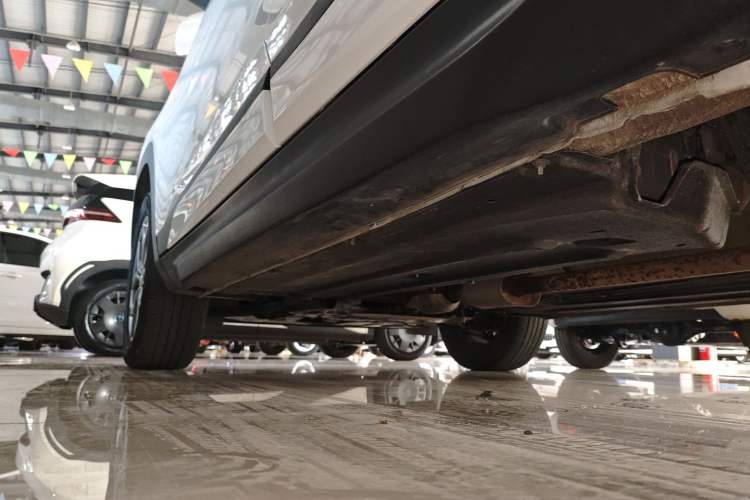 Used Kia Seltos 2023 1.5L CVT Luxury Edition Left Side Sill