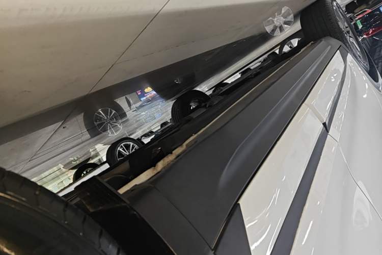 Used Kia Seltos 2023 1.5L CVT Luxury Edition Left Side Sill