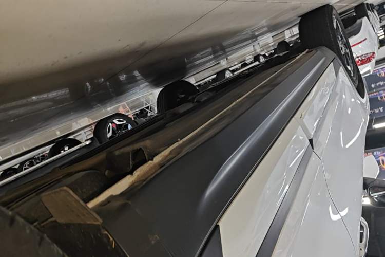 Used Kia Seltos 2023 1.5L CVT Luxury Edition Left Side Sill