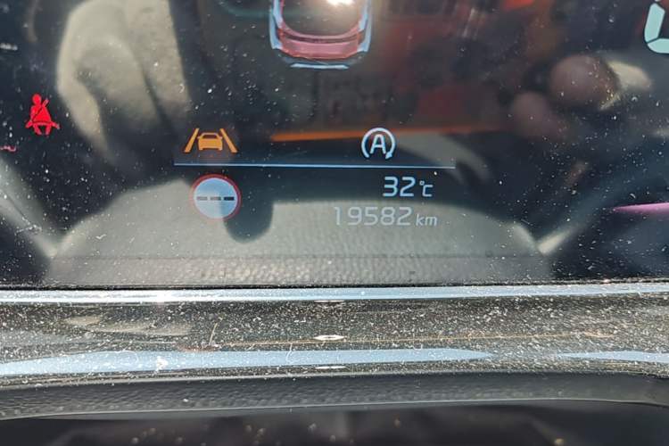 Used Kia Seltos 2023 1.5L CVT Luxury Edition Odometer Close Up