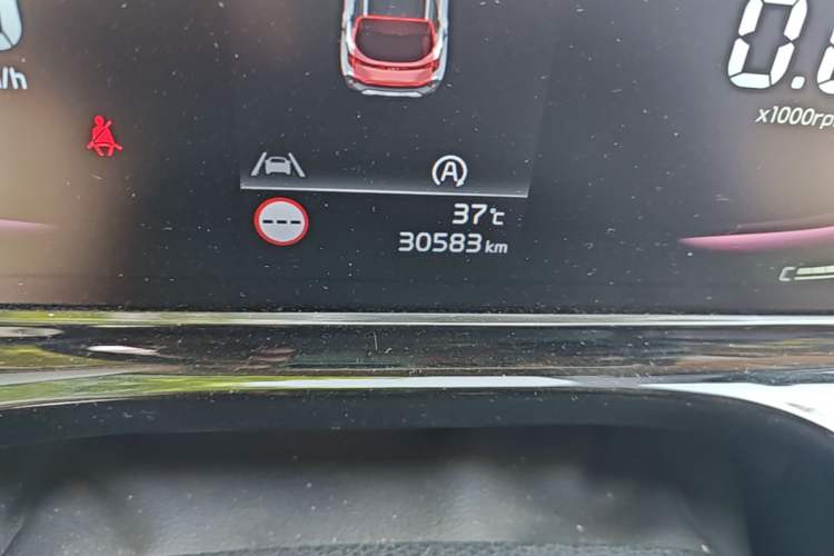 Used Kia Seltos 2023 1.5L CVT Luxury Edition Odometer Close Up