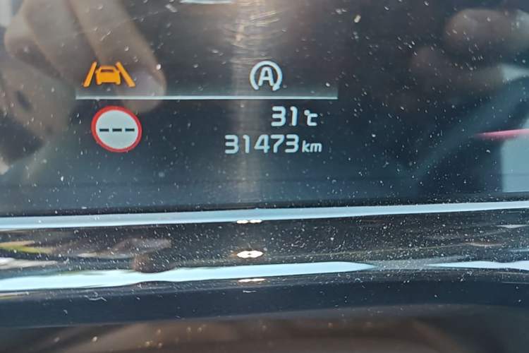 Used Kia Seltos 2023 1.5L CVT Luxury Edition Odometer Close Up