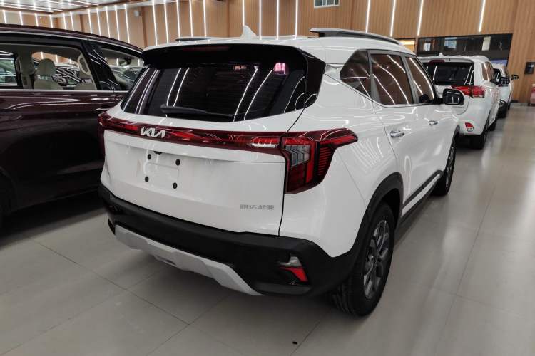 Used Kia Seltos 2023 1.5L CVT Luxury Edition Rear Right 45 Deg