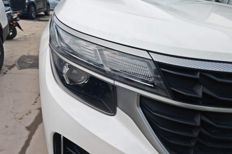 Used Kia Seltos 2023 1.5L CVT Comfort Edition Right Front Headlight
