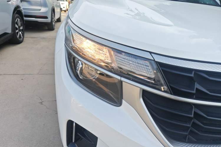Used Kia Seltos 2023 1.5L CVT Comfort Edition Right Front Headlight