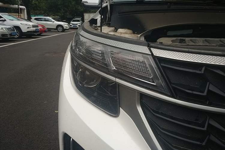 Used Kia Seltos 2023 1.5L CVT Comfort Edition Right Front Headlight