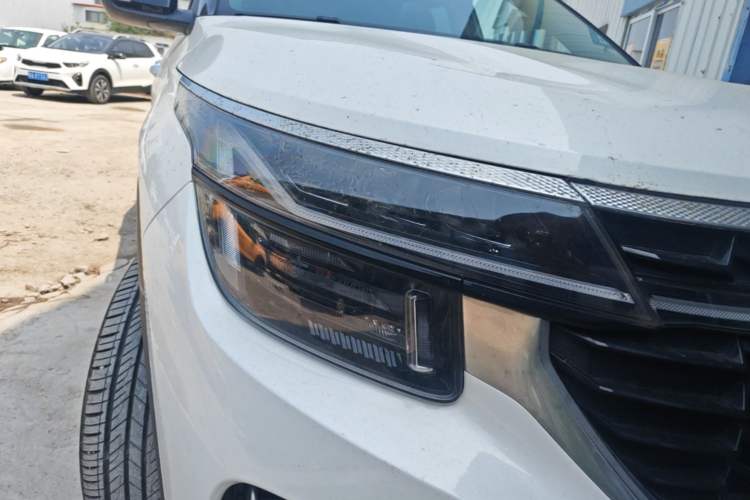 Used Kia Seltos 2023 1.5L CVT Luxury Edition Right Front Headlight