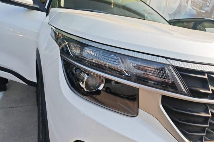 Used Kia Seltos 2023 1.5L CVT Luxury Edition Right Front Headlight