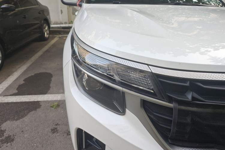 Used Kia Seltos 2023 1.5L CVT Comfort Edition Right Front Headlight
