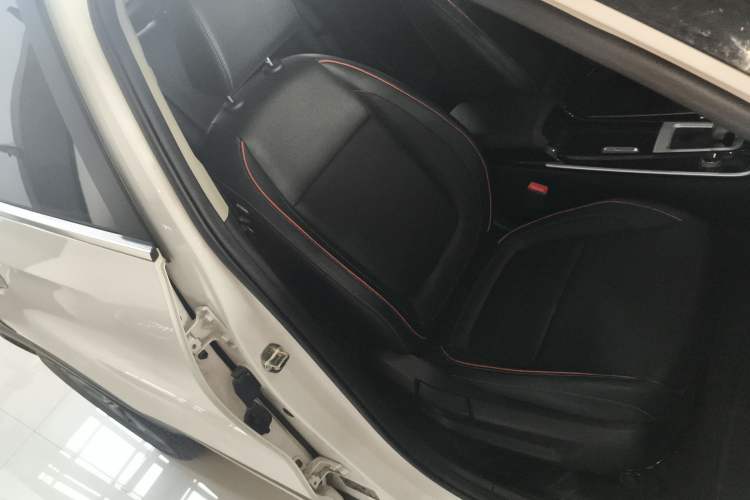 Used Kia Seltos 2023 1.5L CVT Luxury Edition Right Front Seat