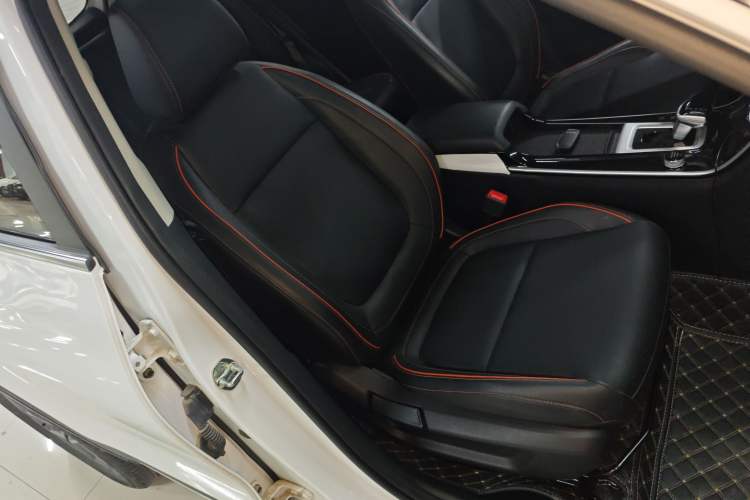 Used Kia Seltos 2023 1.5L CVT Luxury Edition Right Front Seat
