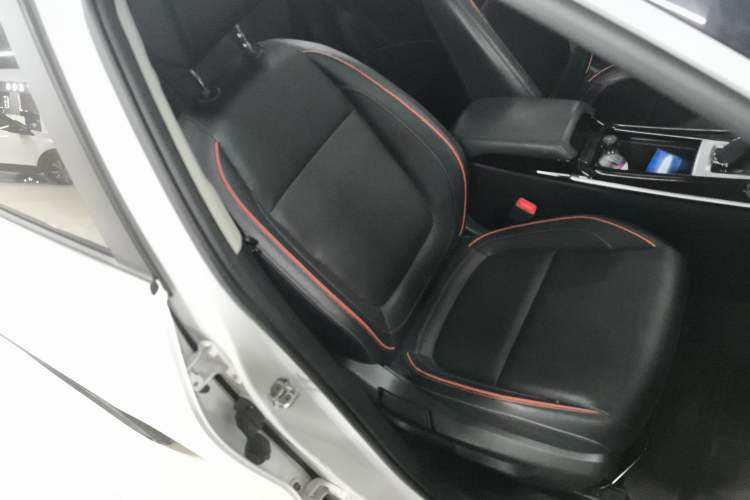 Used Kia Seltos 2023 1.5L CVT Luxury Edition Right Front Seat