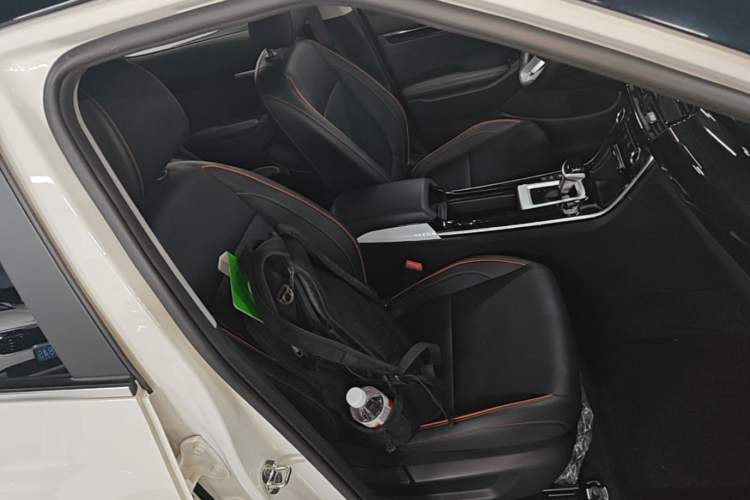Used Kia Seltos 2023 1.5L CVT Luxury Edition Right Front Seat