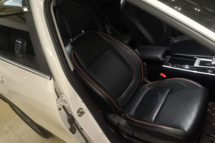 Used Kia Seltos 2023 1.5L CVT Luxury Edition Right Front Seat