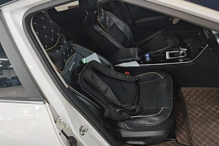 Used Kia Seltos 2023 1.5L CVT Luxury Edition Right Front Seat