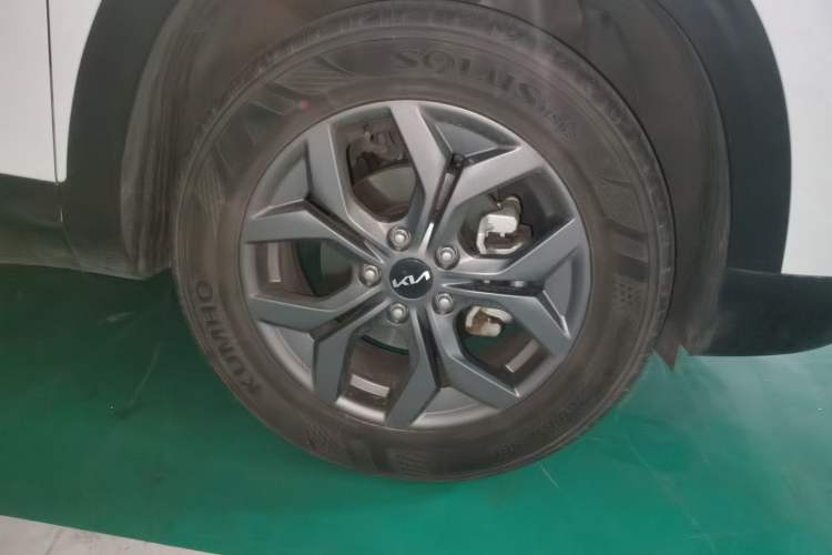 Used Kia Seltos 2023 1.5L CVT Luxury Edition Right Front Wheel Hub