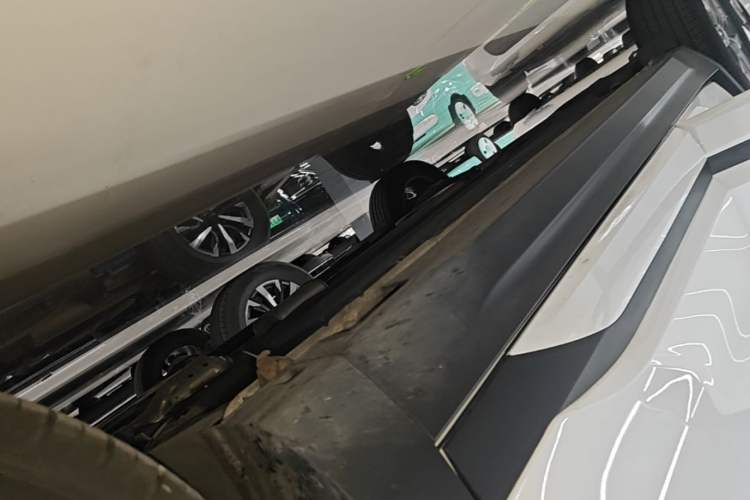 Used Kia Seltos 2023 1.5L CVT Luxury Edition Right Side Sill