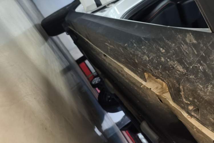 Used Kia Seltos 2023 1.5L CVT Luxury Edition Right Side Sill