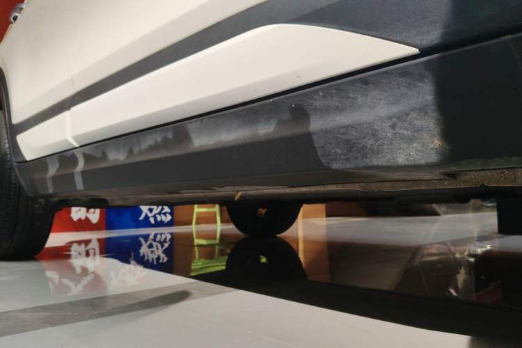 Used Kia Seltos 2023 1.5L CVT Luxury Edition Right Side Sill