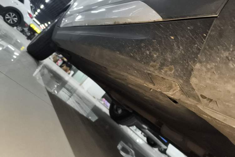 Used Kia Seltos 2023 1.5L CVT Luxury Edition Right Side Sill