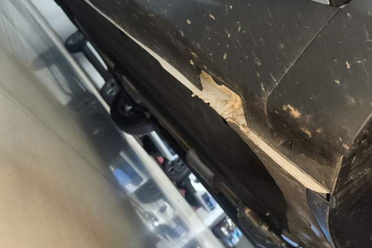 Used Kia Seltos 2023 1.5L CVT Luxury Edition Right Side Sill
