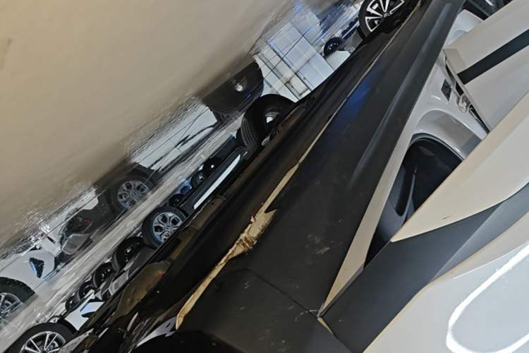Used Kia Seltos 2023 1.5L CVT Luxury Edition Right Side Sill