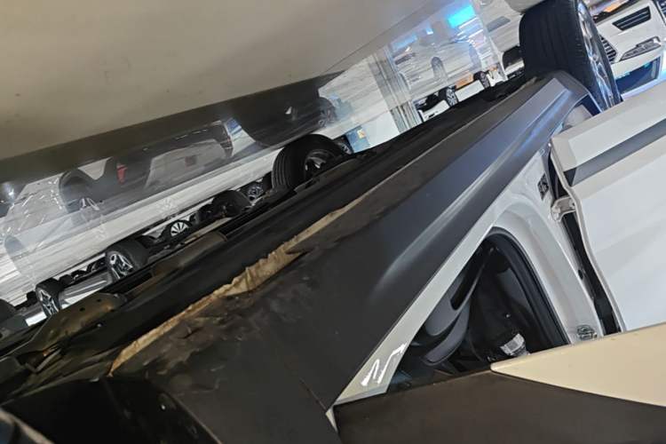Used Kia Seltos 2023 1.5L CVT Luxury Edition Right Side Sill